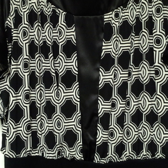 Black and White GEO Circles Top Size 2X - Picture 5 of 8